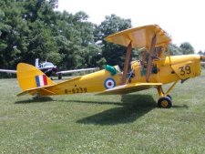 This 1940 Tiger Moth was one of our visitors to the field. Click for a different view.