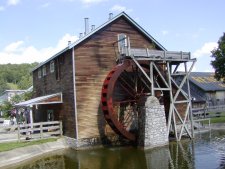 Working water wheel in Renfro Valley.