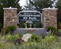 We stopped for the night at Cottonwood RV Park. (click to see our site)