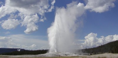 Old Faithful geyser in action. (click for a closer view)